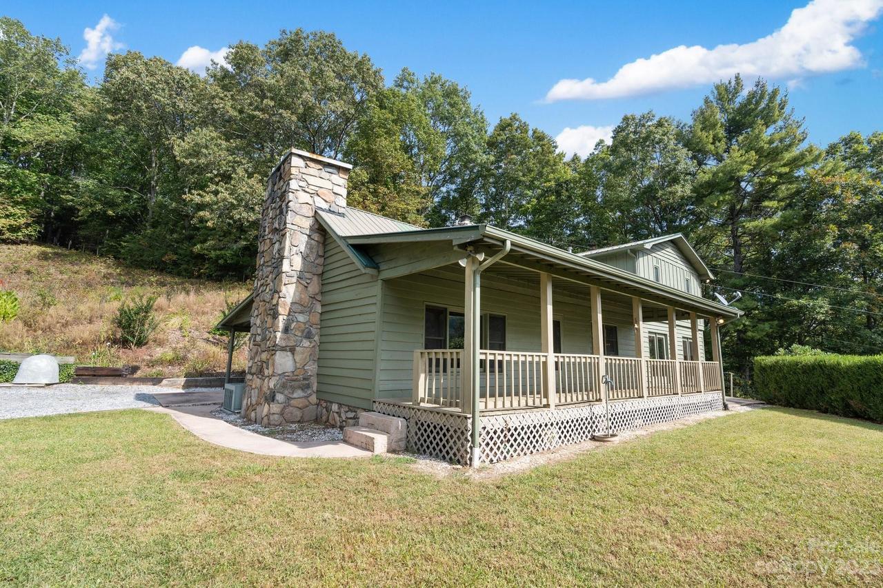 1235 Rabbit Skin Rd., Waynesville, NC 28785