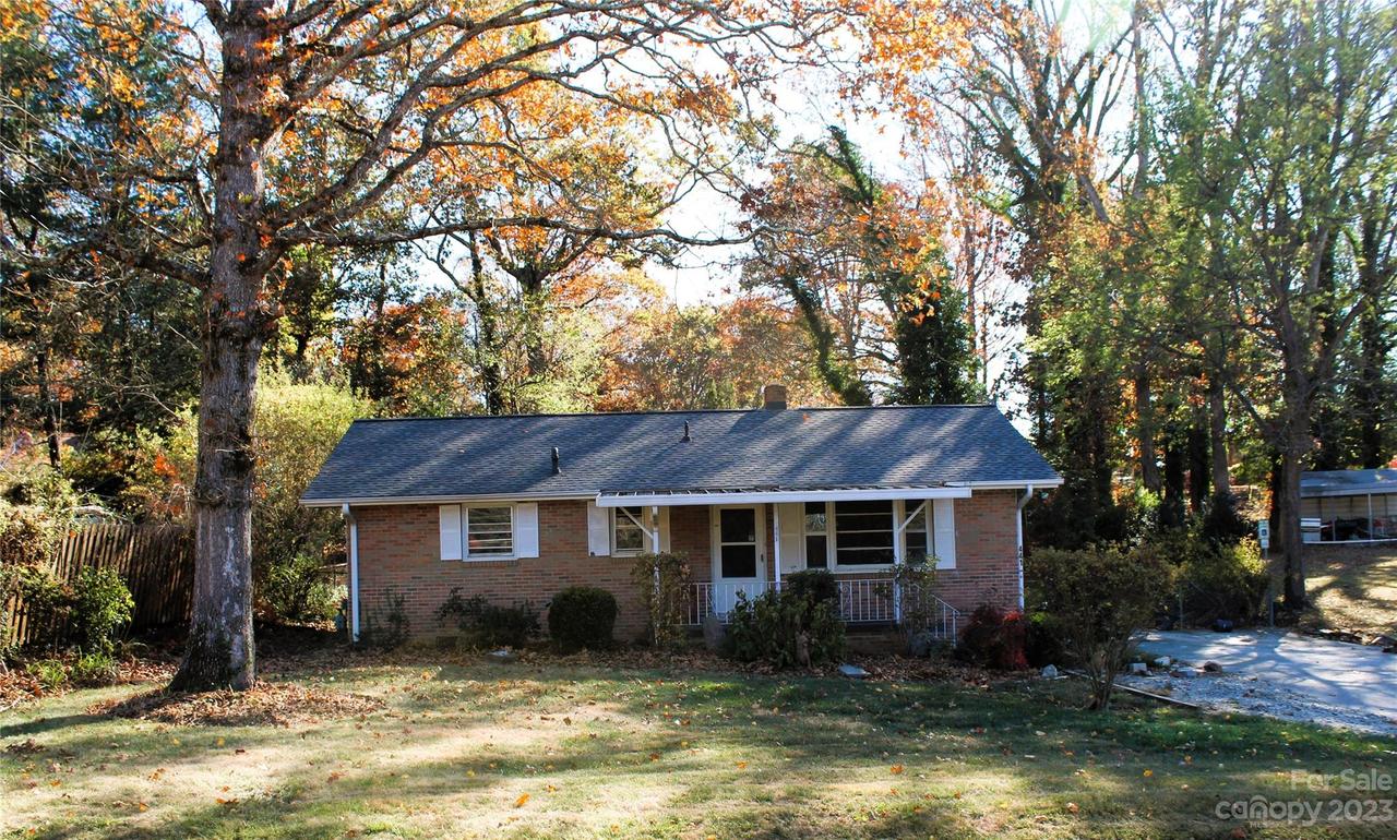 441 Loop Rd., Hendersonville, NC 28792