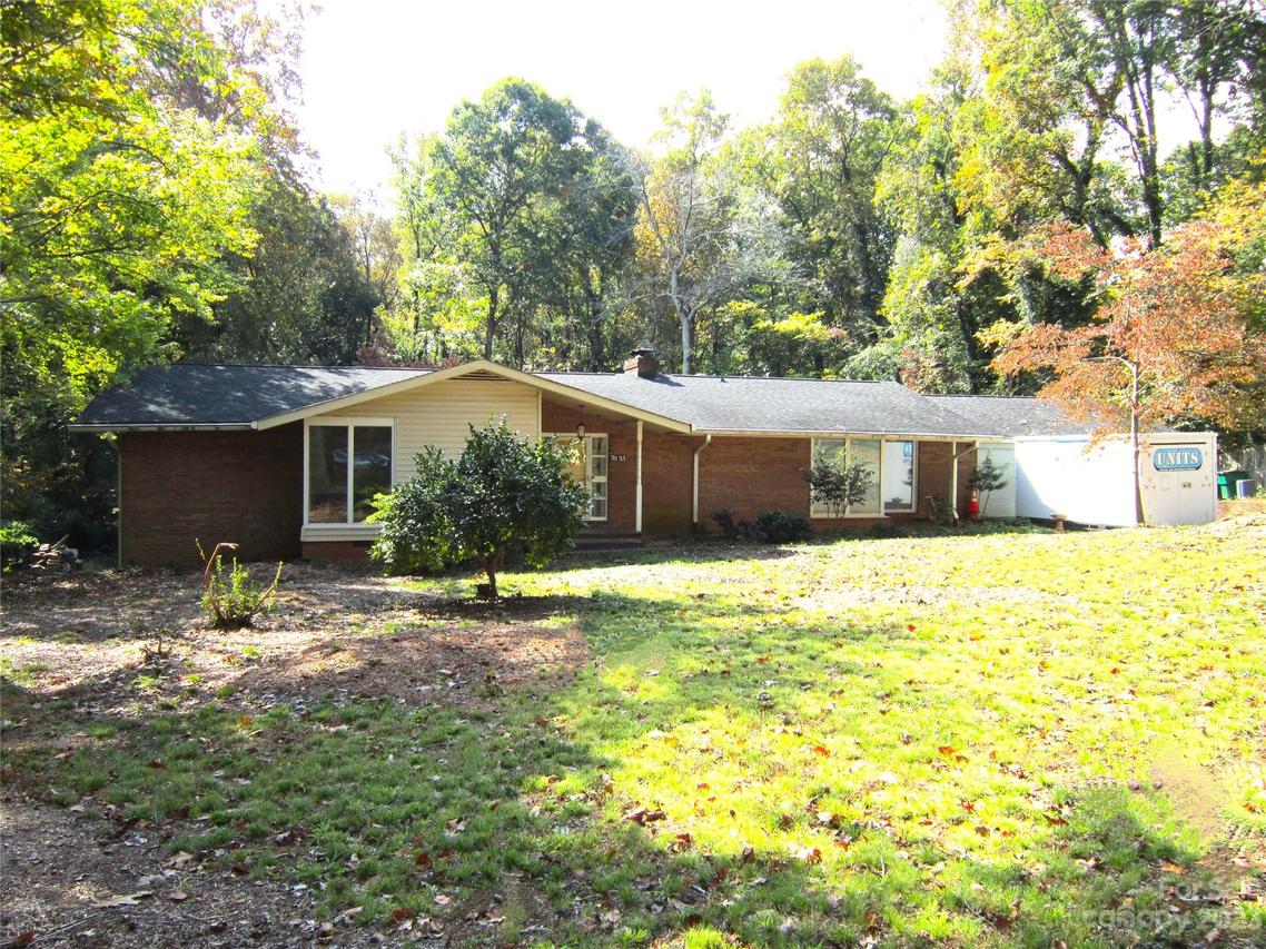 7033 E Lakeside Dr., Charlotte, NC 28215