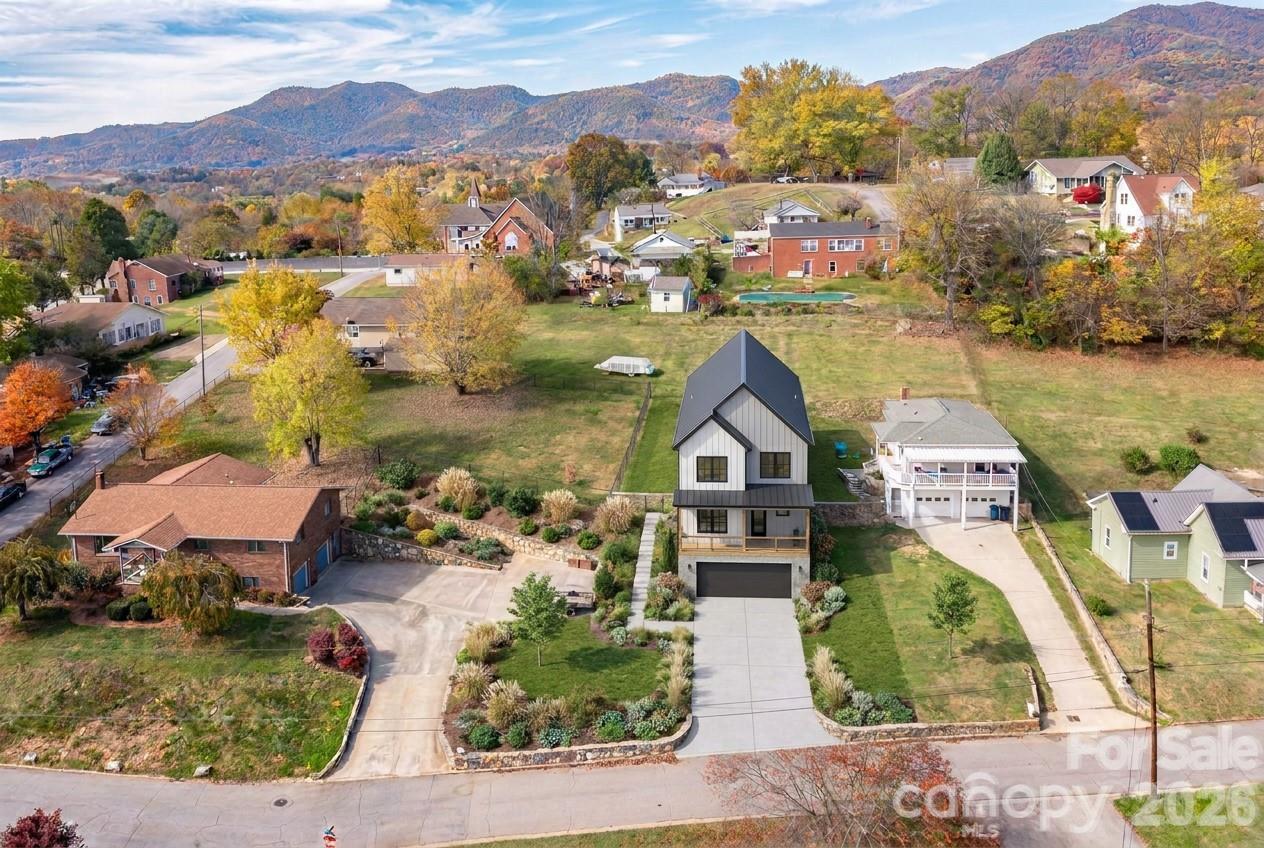 99999 Allen St., Canton, NC 28716