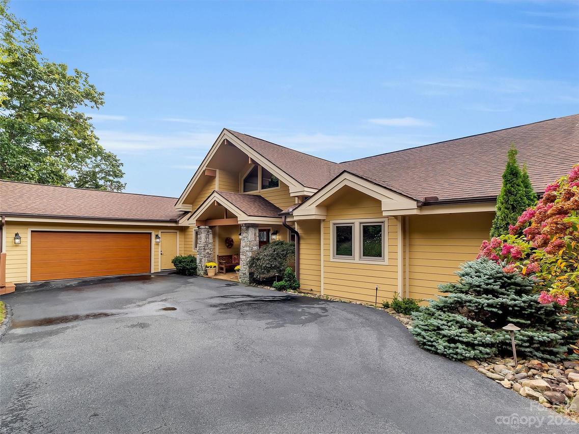 1055 Winding Creek Dr., Waynesville, NC 28786