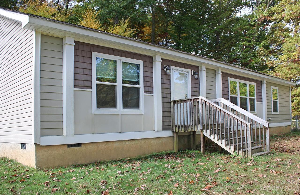 205 Leatherwood Cove Rd., Waynesville, NC 28785