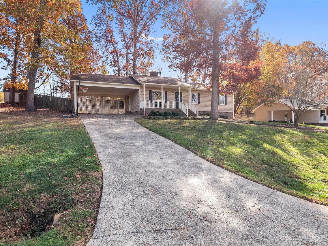 205 Helmswood Dr., Stanley, NC 28164