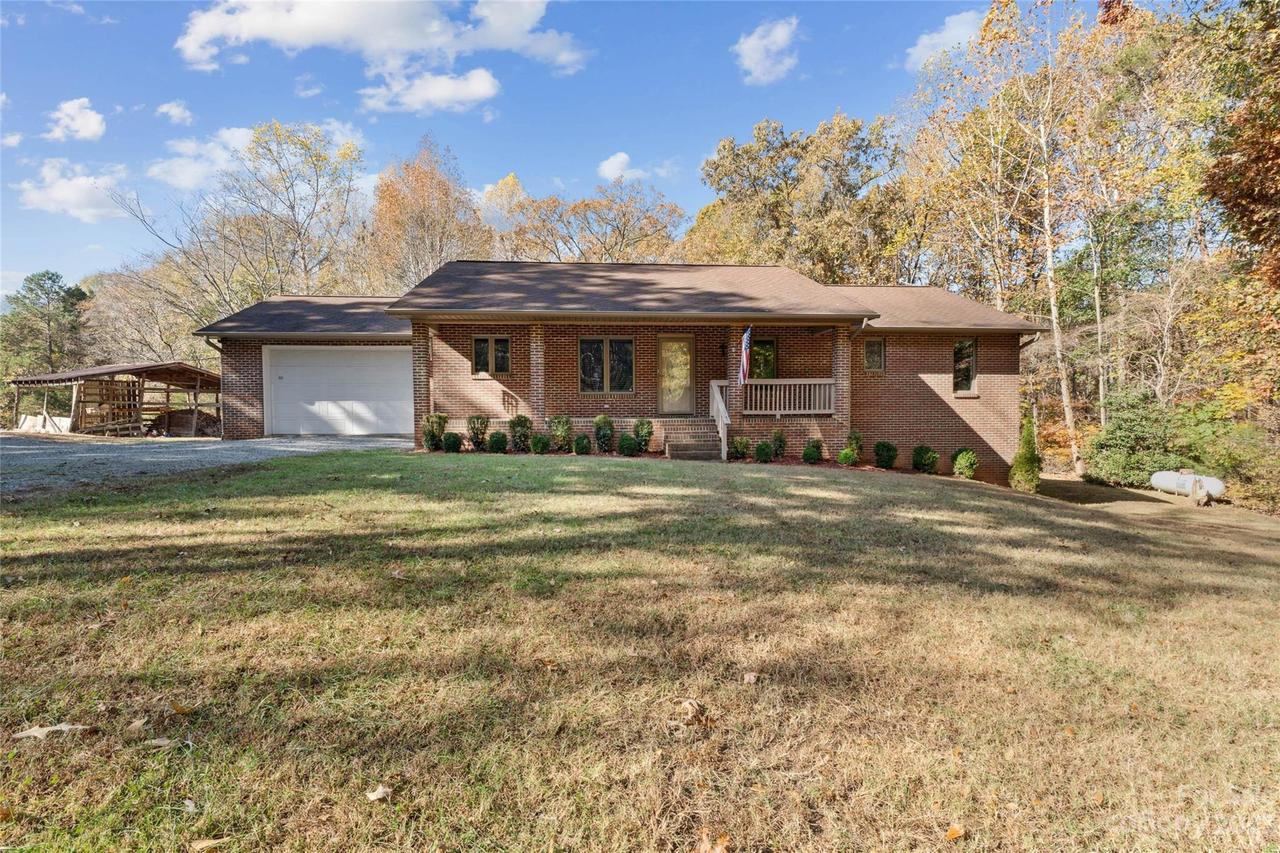 1210 Mac Ln., Stanley, NC 28164