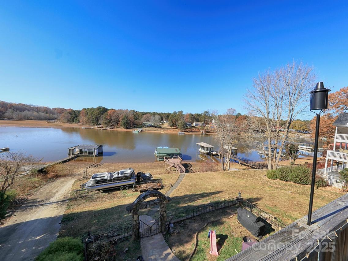 6860 Shade Tree Ln., Sherrills Ford, NC 28673