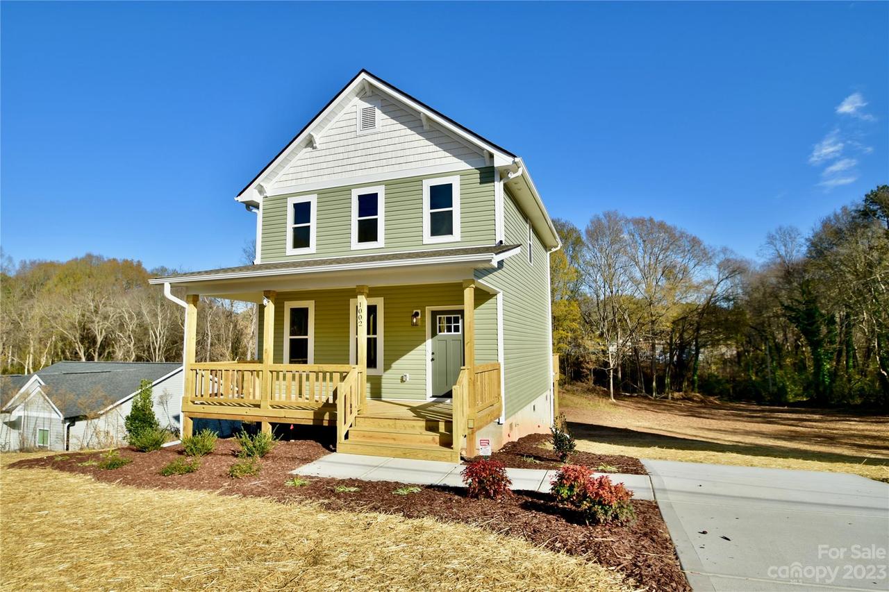 1002 N Oakwood St., Gastonia, NC 28052