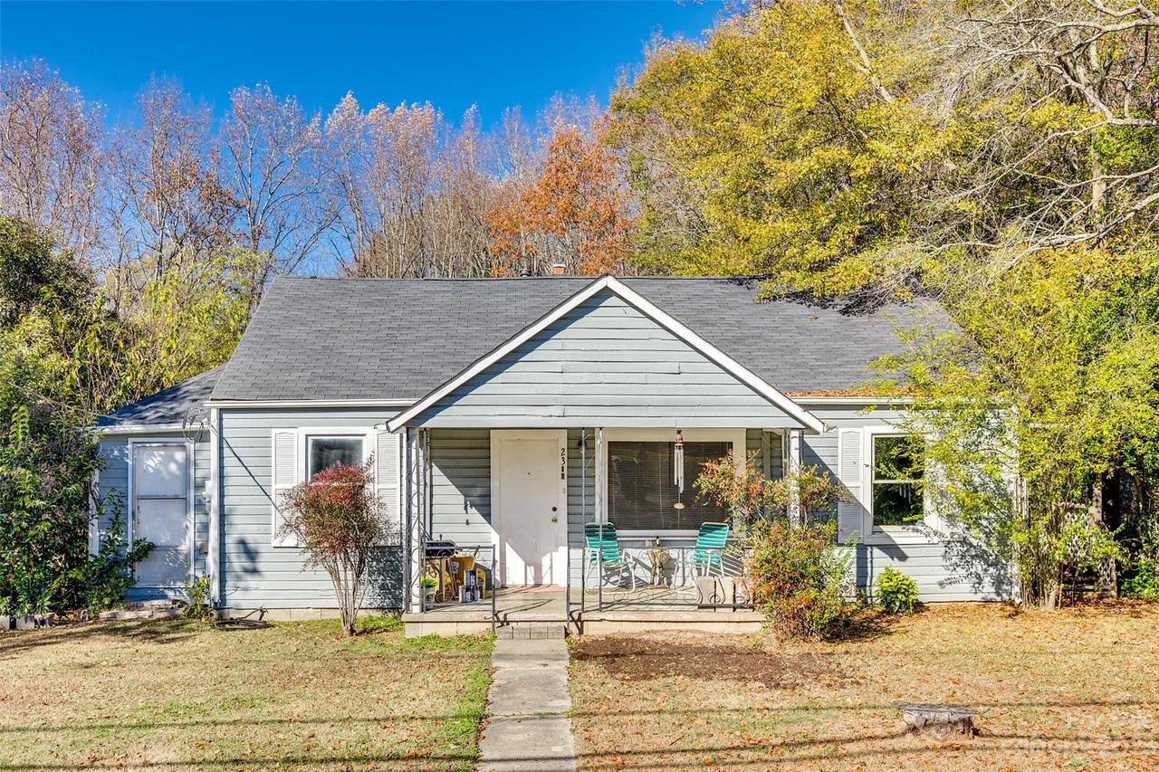 2316 Crescent Ln., Gastonia, NC 28052