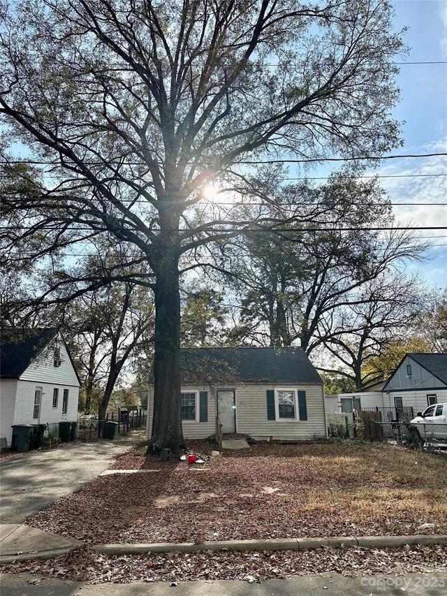 431 W Peterson Dr., Charlotte, NC 28217