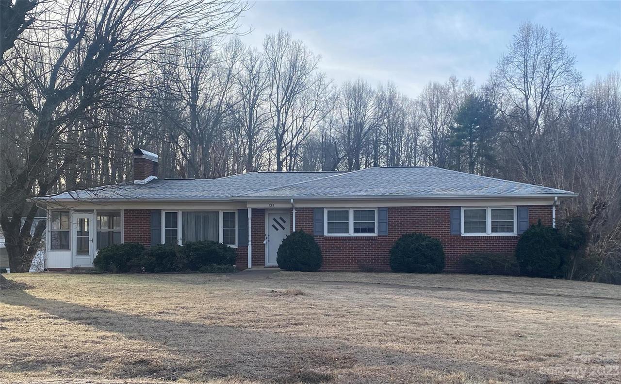 723 Broadway St., Lenoir, NC 28645