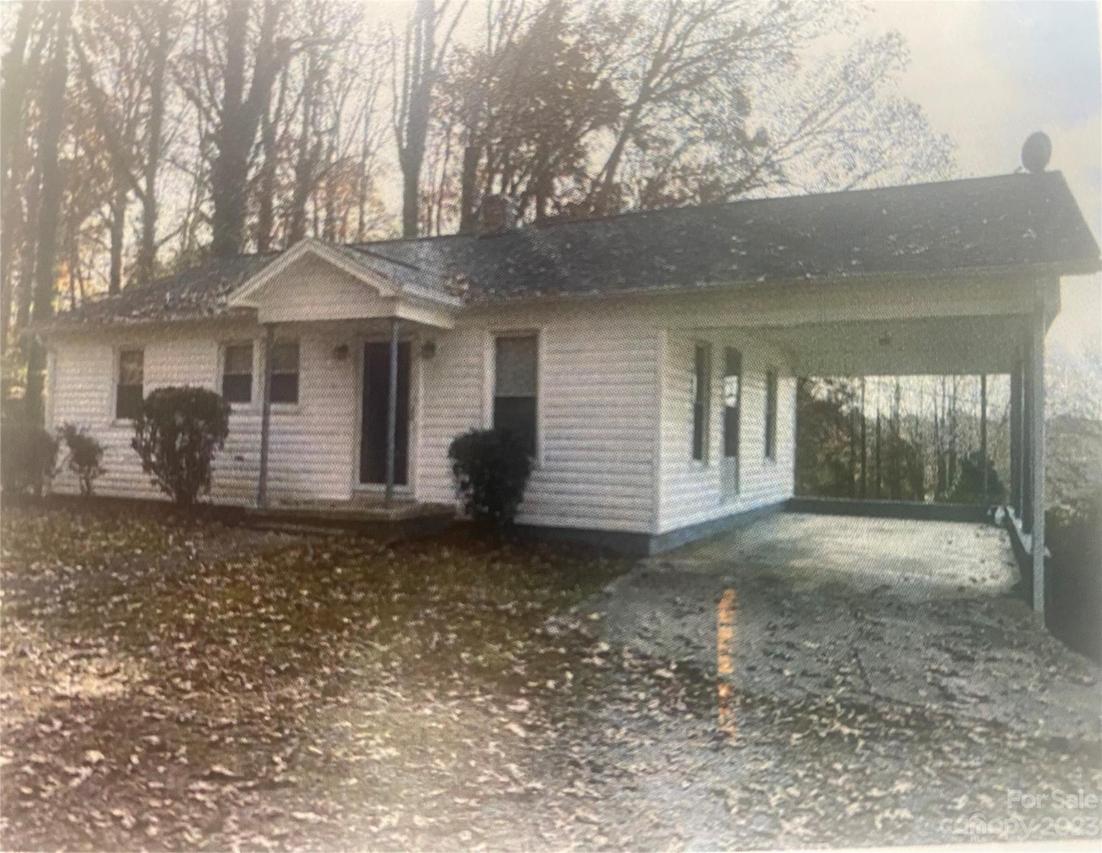 715 Broadway St., Lenoir, NC 28645