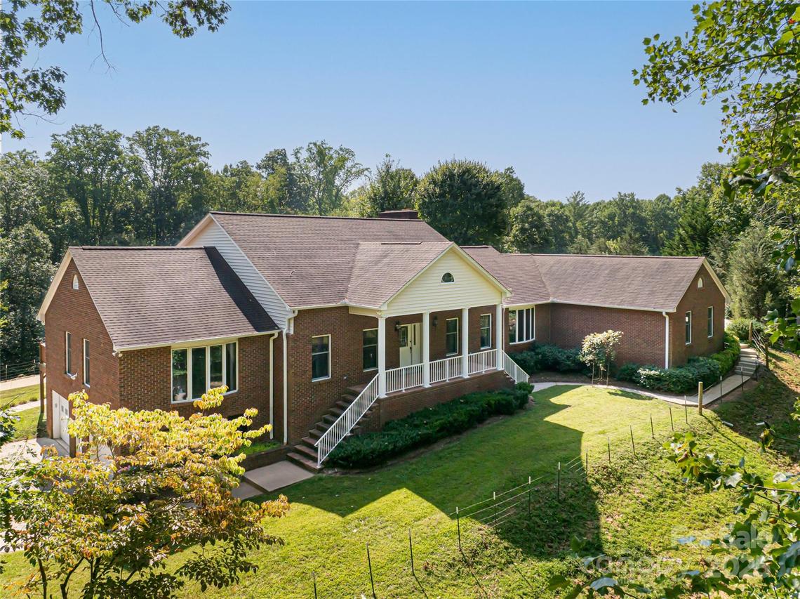 735 Macedonia Rd., Asheville, NC 28804