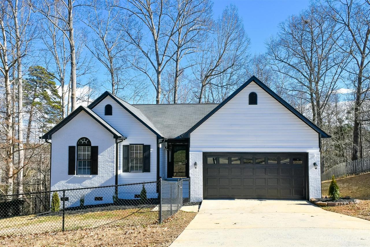 2358 Eagle Glen Ct., Gastonia, NC 28056