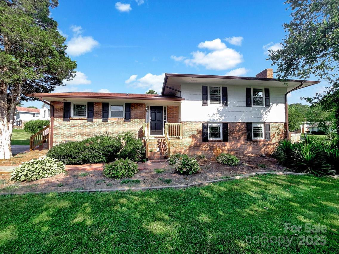 1006 Wilson Blvd., Dallas, NC 28034