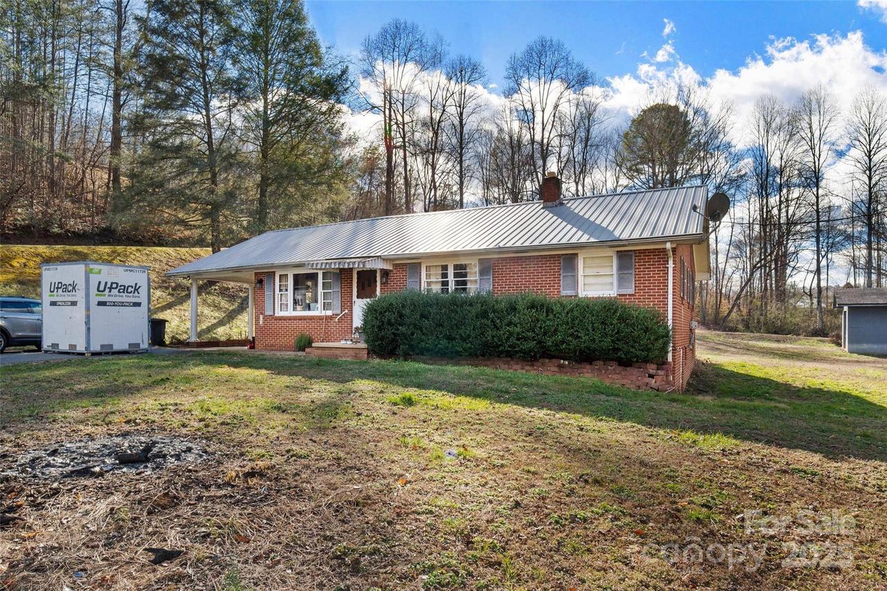80 Robinson Holler Dr., Marion, NC 28752