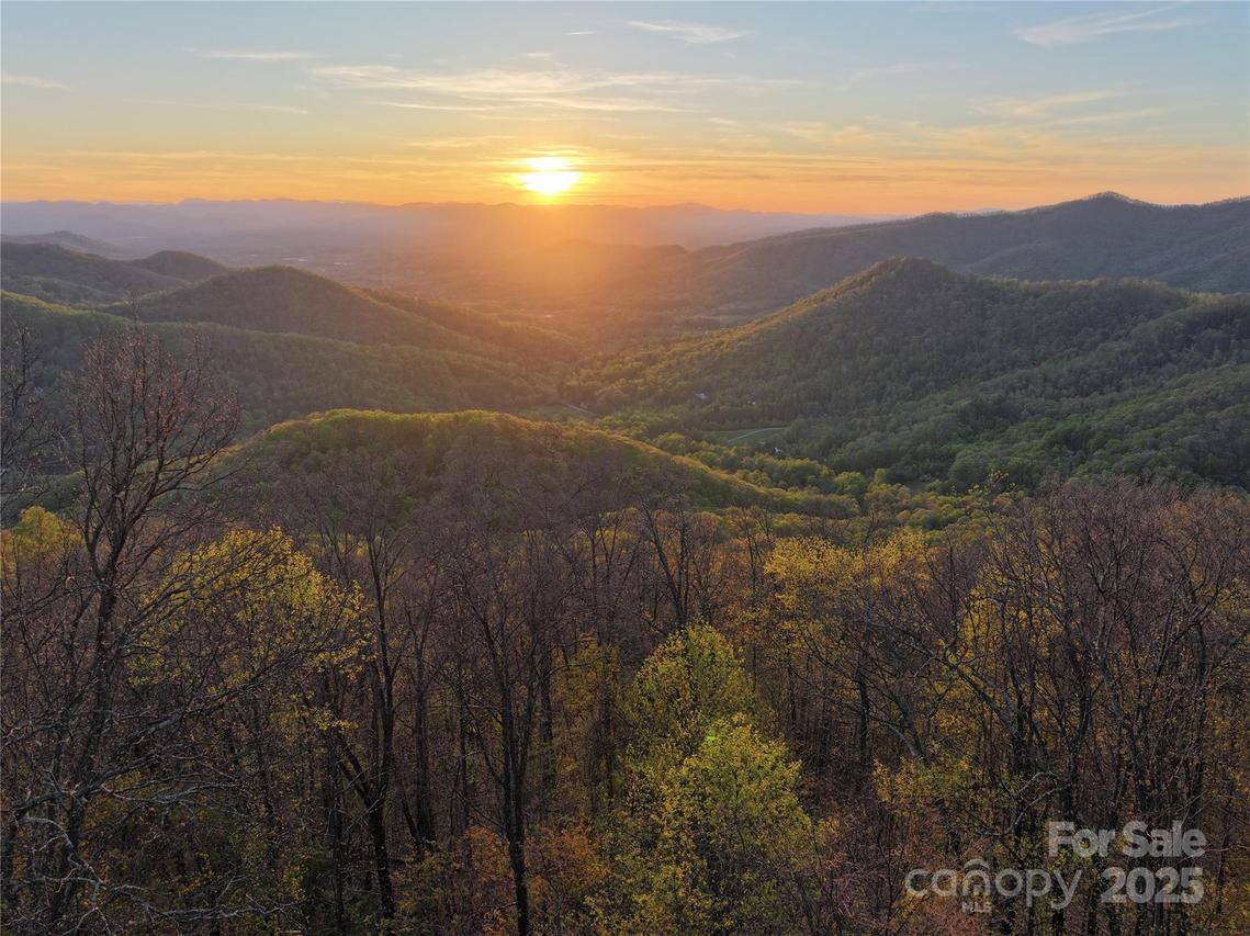 48 Benfield Rd., Weaverville, NC 28787