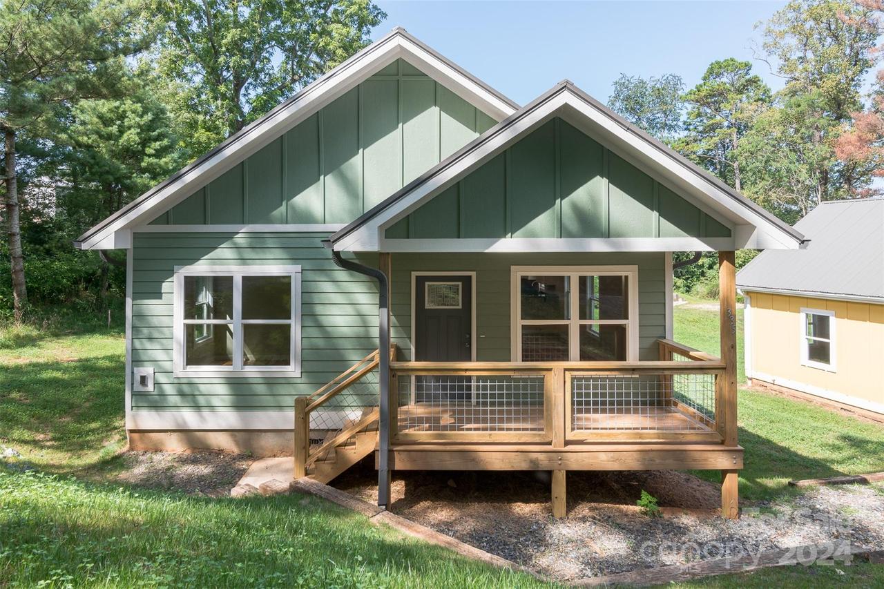 335 Rosscraggon Rd., Arden, NC 28704