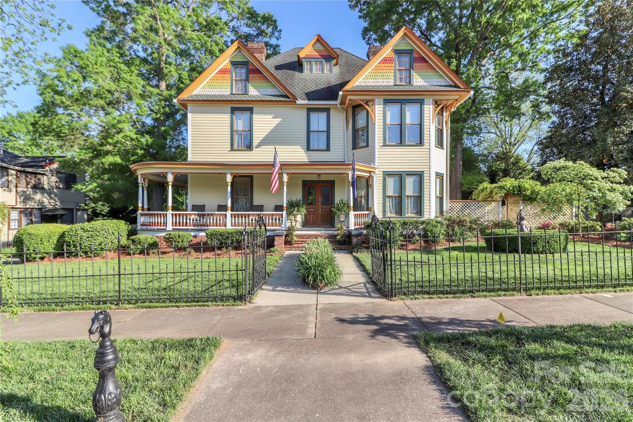235 Walnut St., Statesville, NC 28677