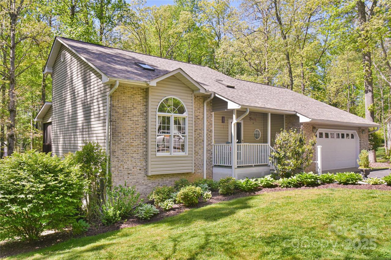 145 Fox Glen Dr., Arden, NC 28704