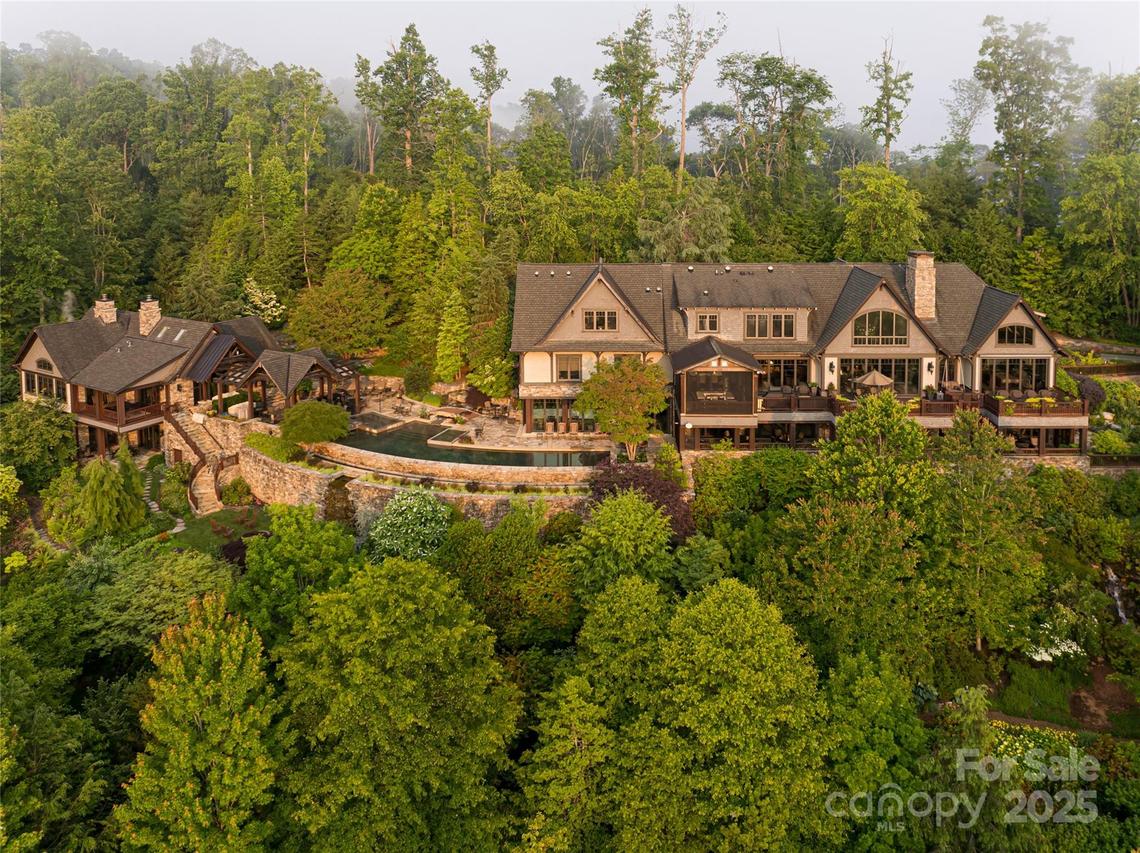 66 N Deerhaven Ln., Asheville, NC 28803