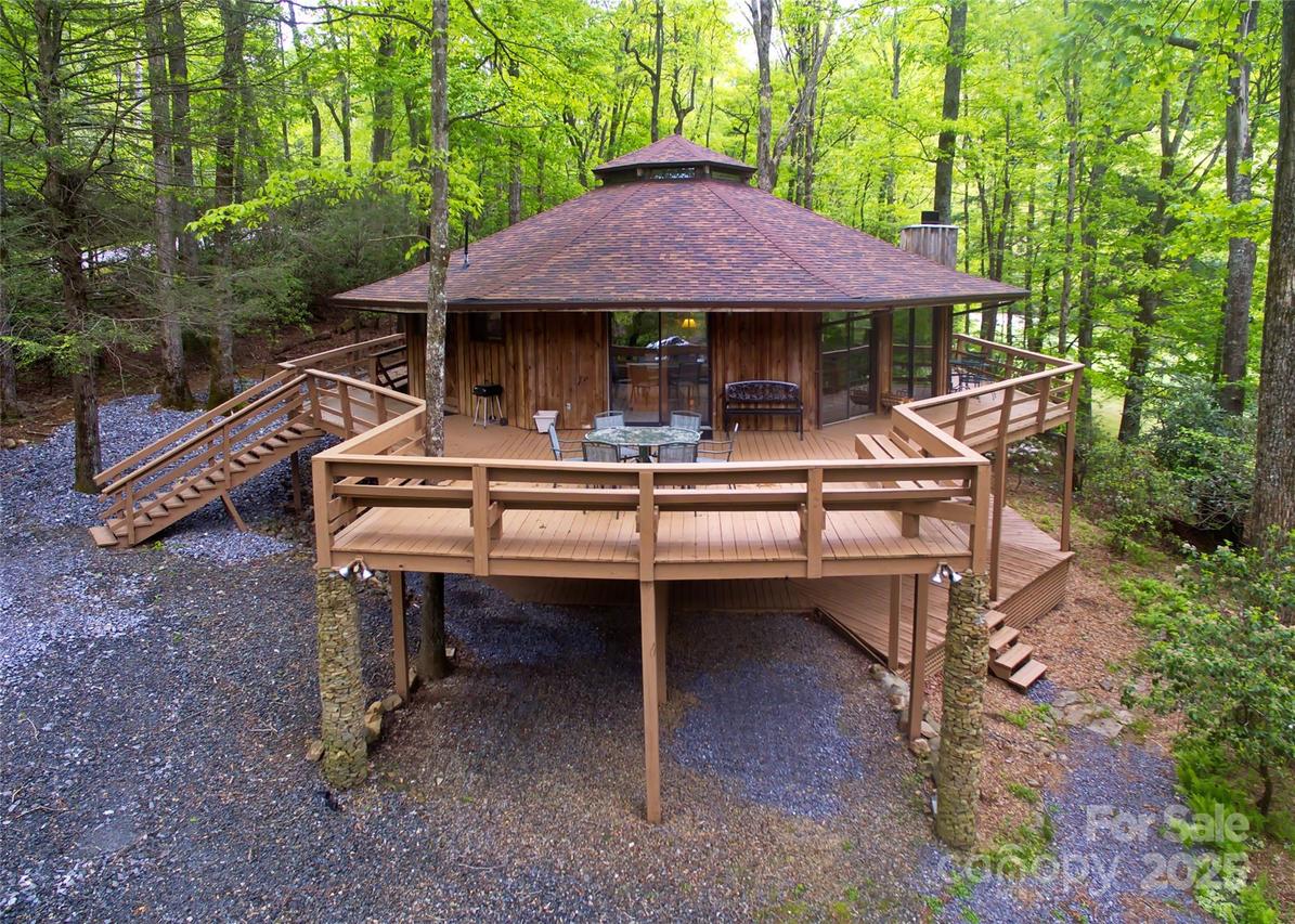 565 Winterstar Loop, Burnsville, NC 28714