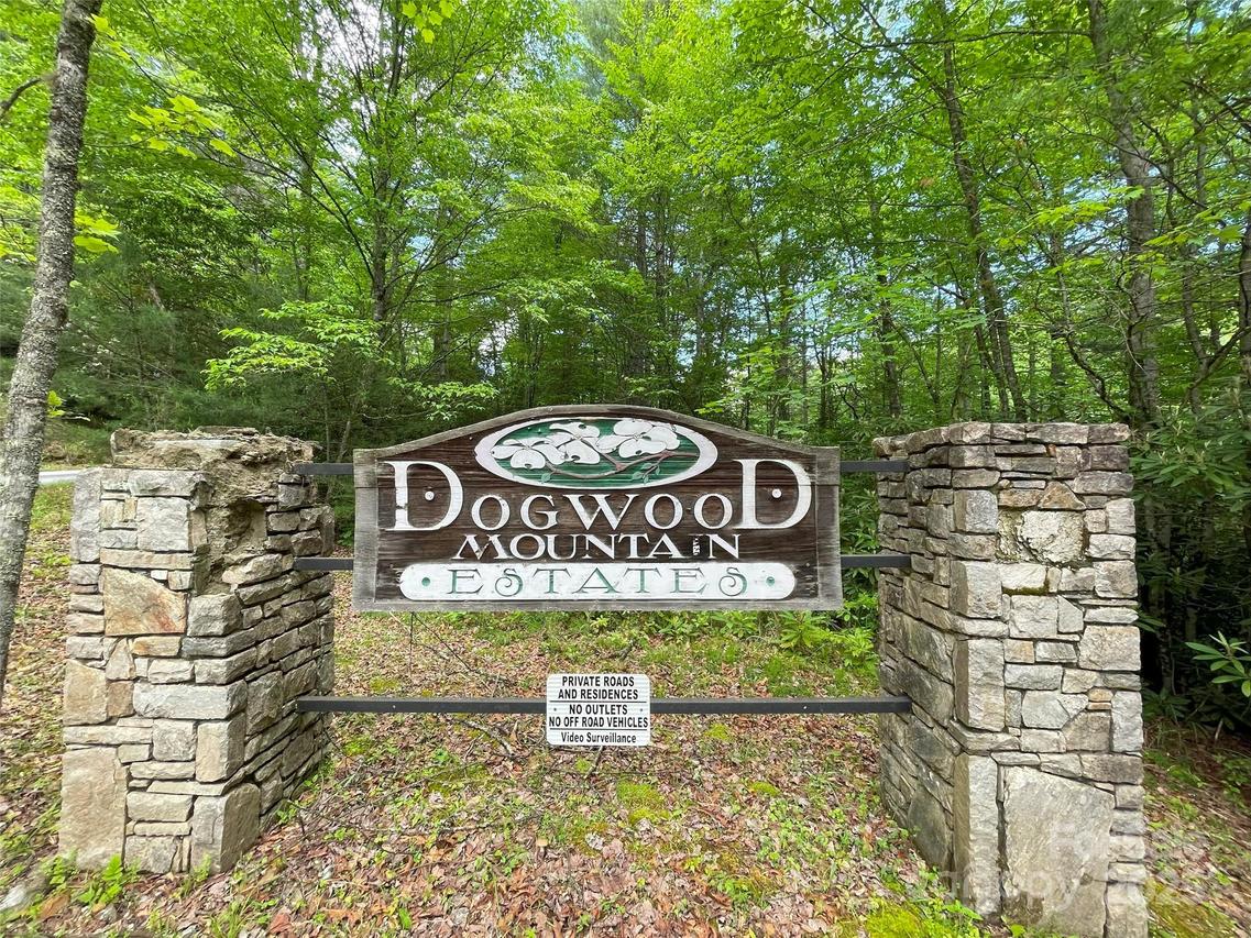 72 Emma Bri Ln., Penrose, NC 28766