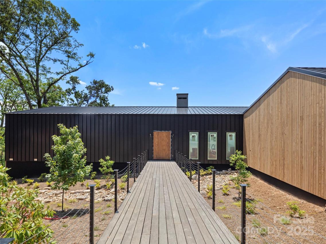 631 Elk Mountain Scenic Hwy., Asheville, NC 28804