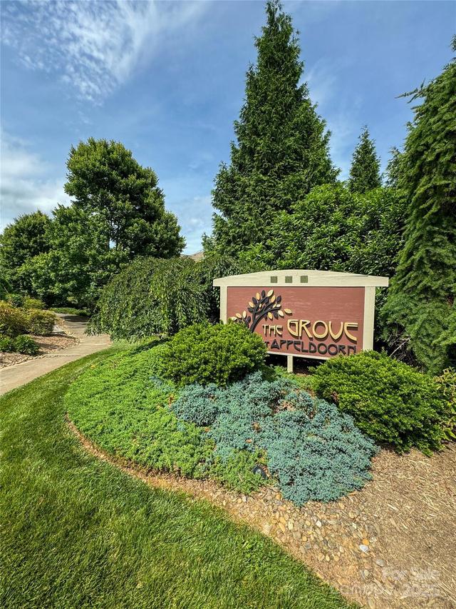 136 Appeldoorn Cir., Asheville, NC 28803