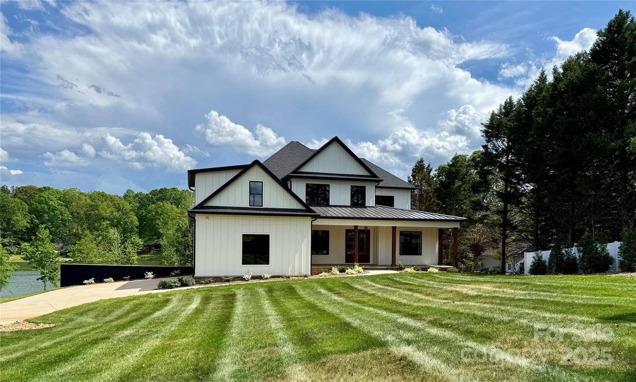 110 Emmaline Ct., Troutman, NC 28166