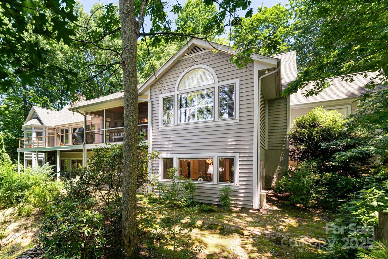 57 Old Hickory Tr., Hendersonville, NC 28739