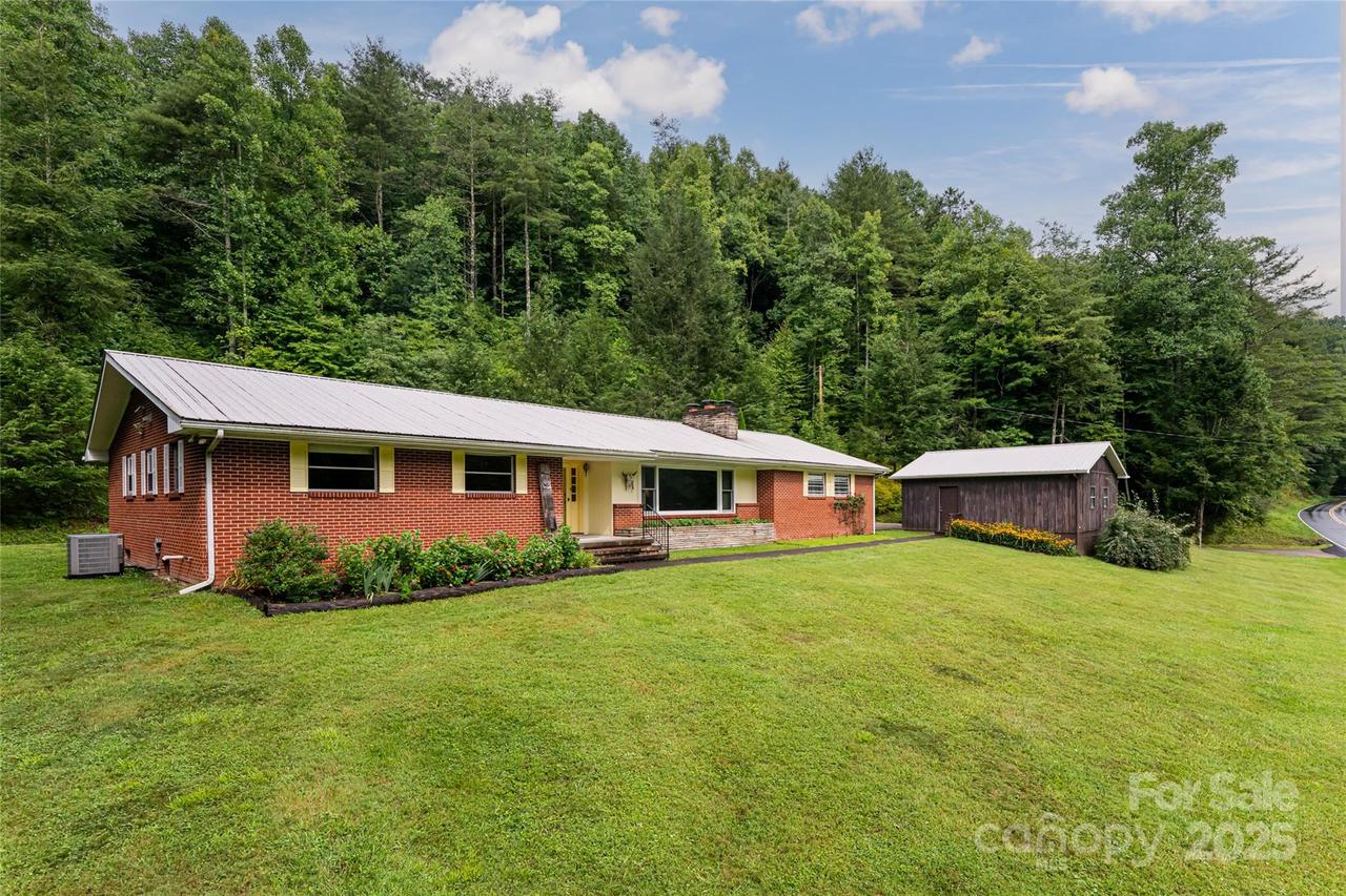 6775 Nc 208 Hwy., Marshall, NC 28753