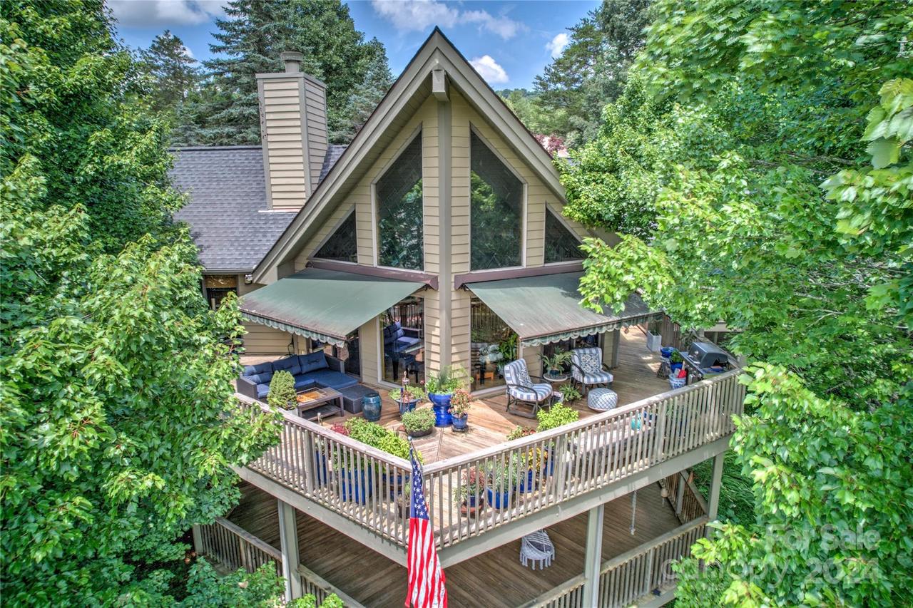 6 Manor Way, Weaverville, NC 28787
