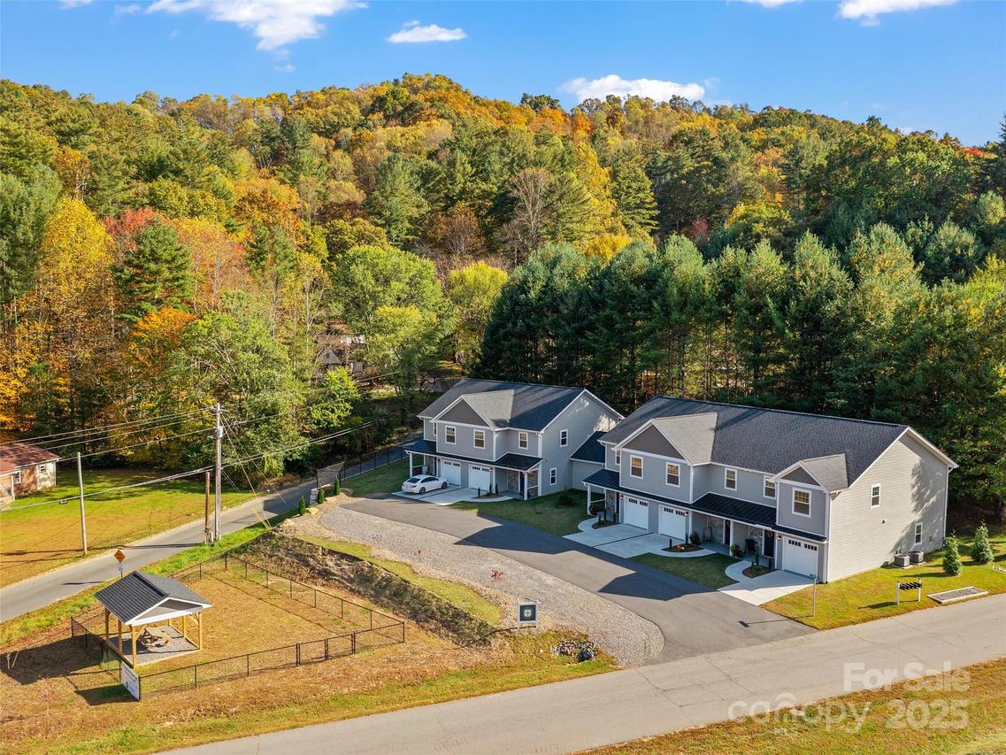100 Red Twig Ln. #Unit 102, Burnsville, NC 28714