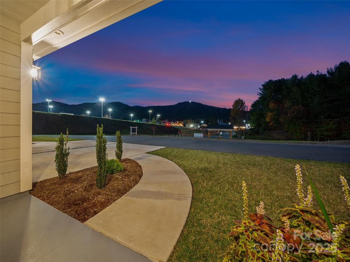 100 Red Twig Ln. #Unit 103, Burnsville, NC 28714