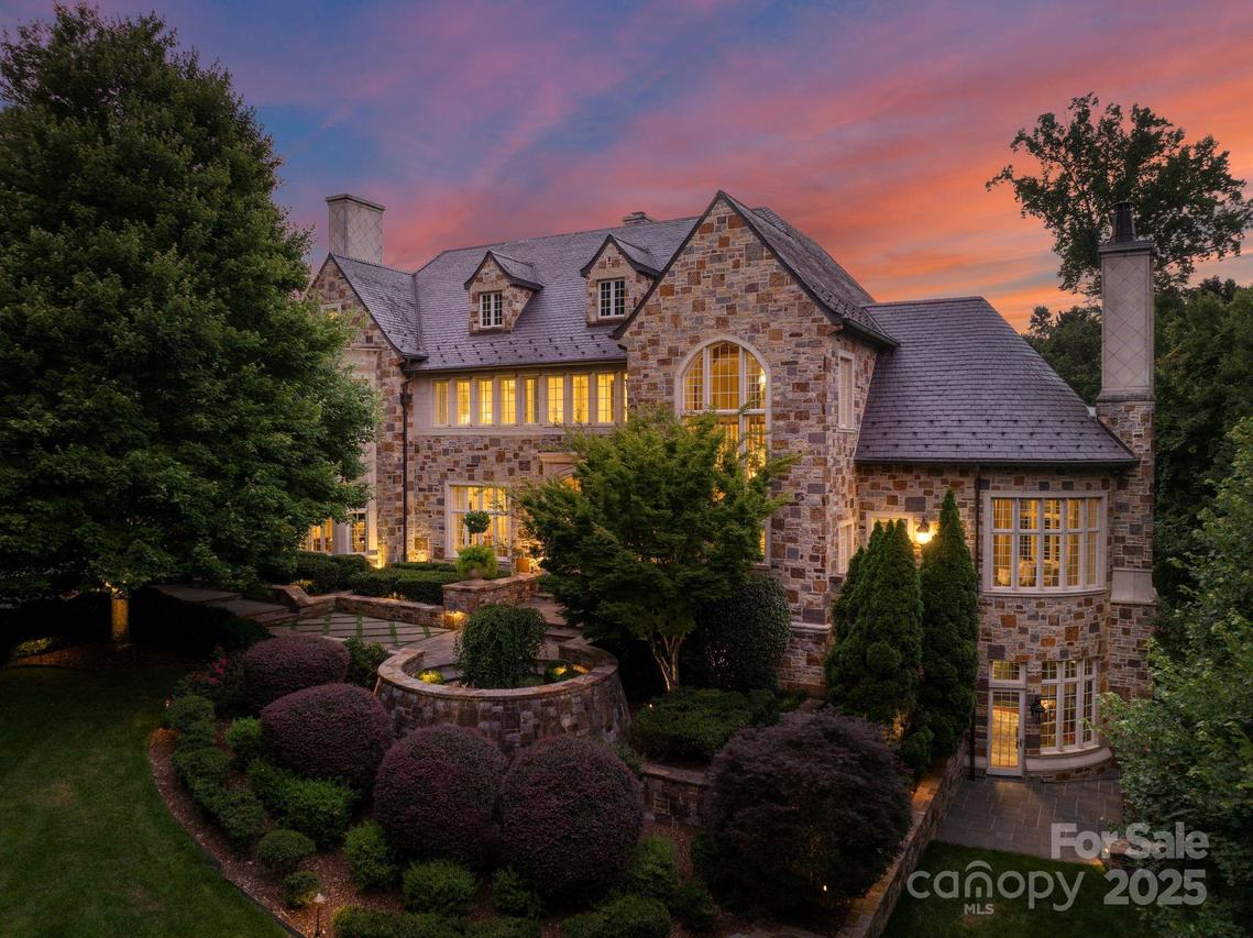 4536 Fox Brook Ln., Charlotte, NC 28211