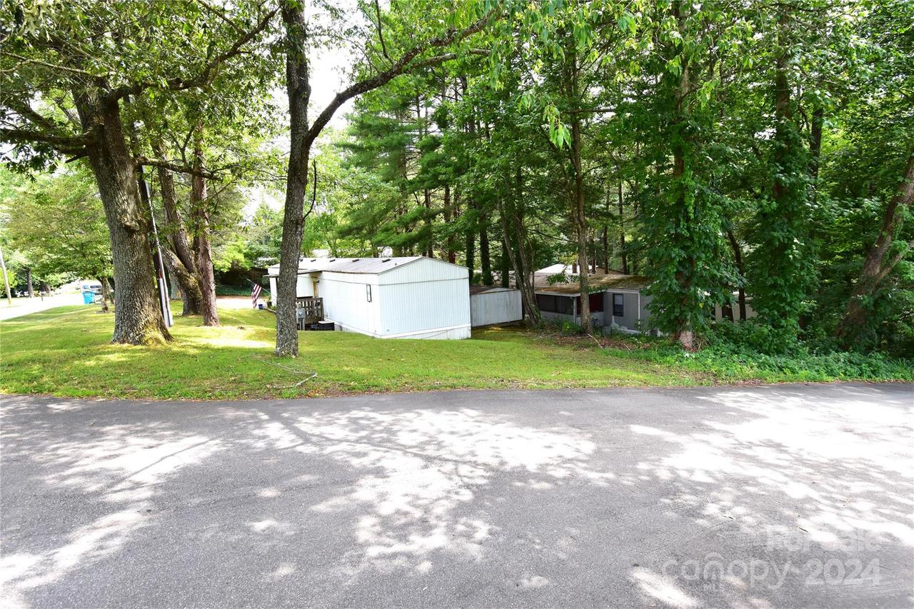 295 Asbury Rd., Candler, NC 28715