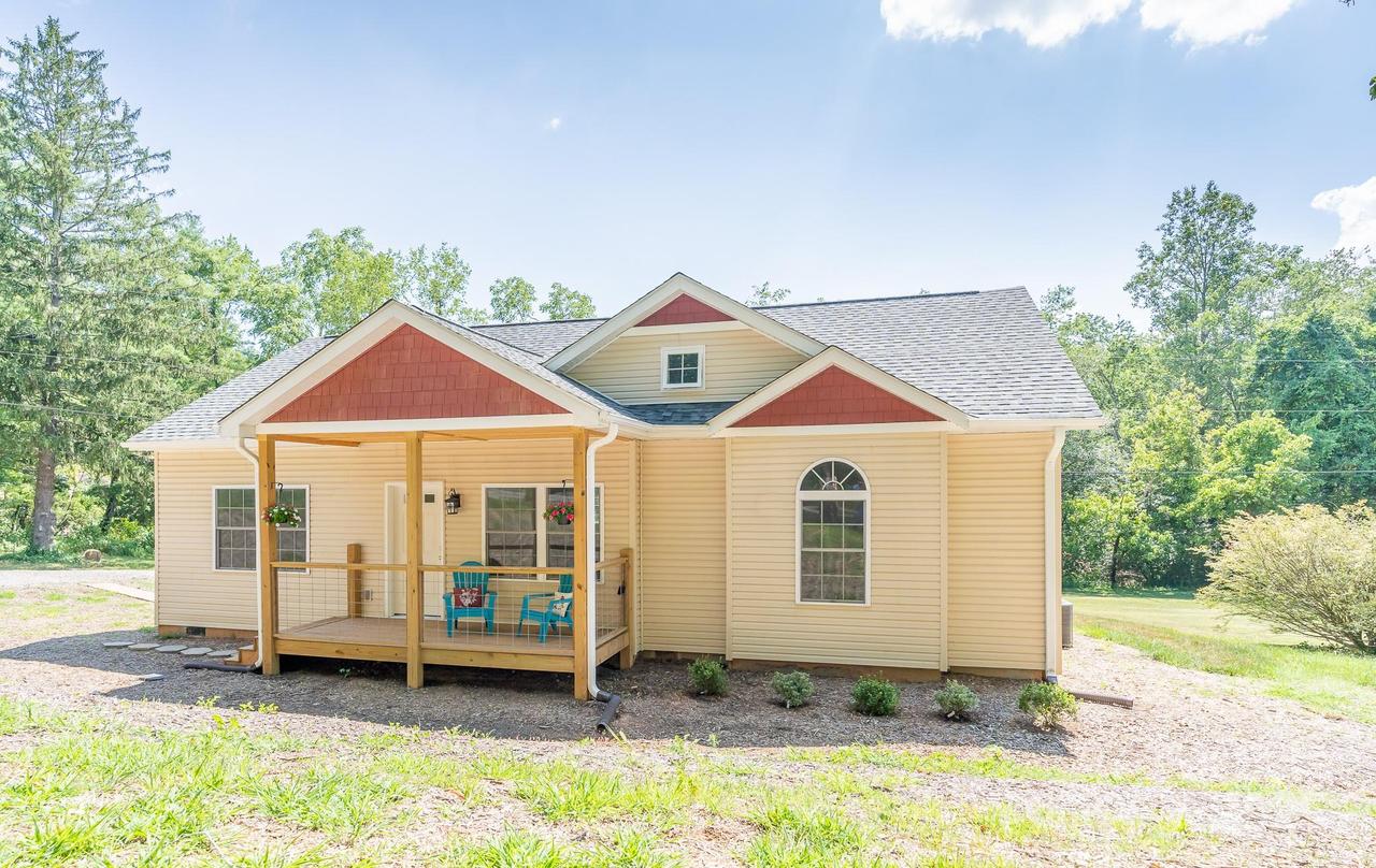 152 Ben Lippen Rd., Asheville, NC 28806