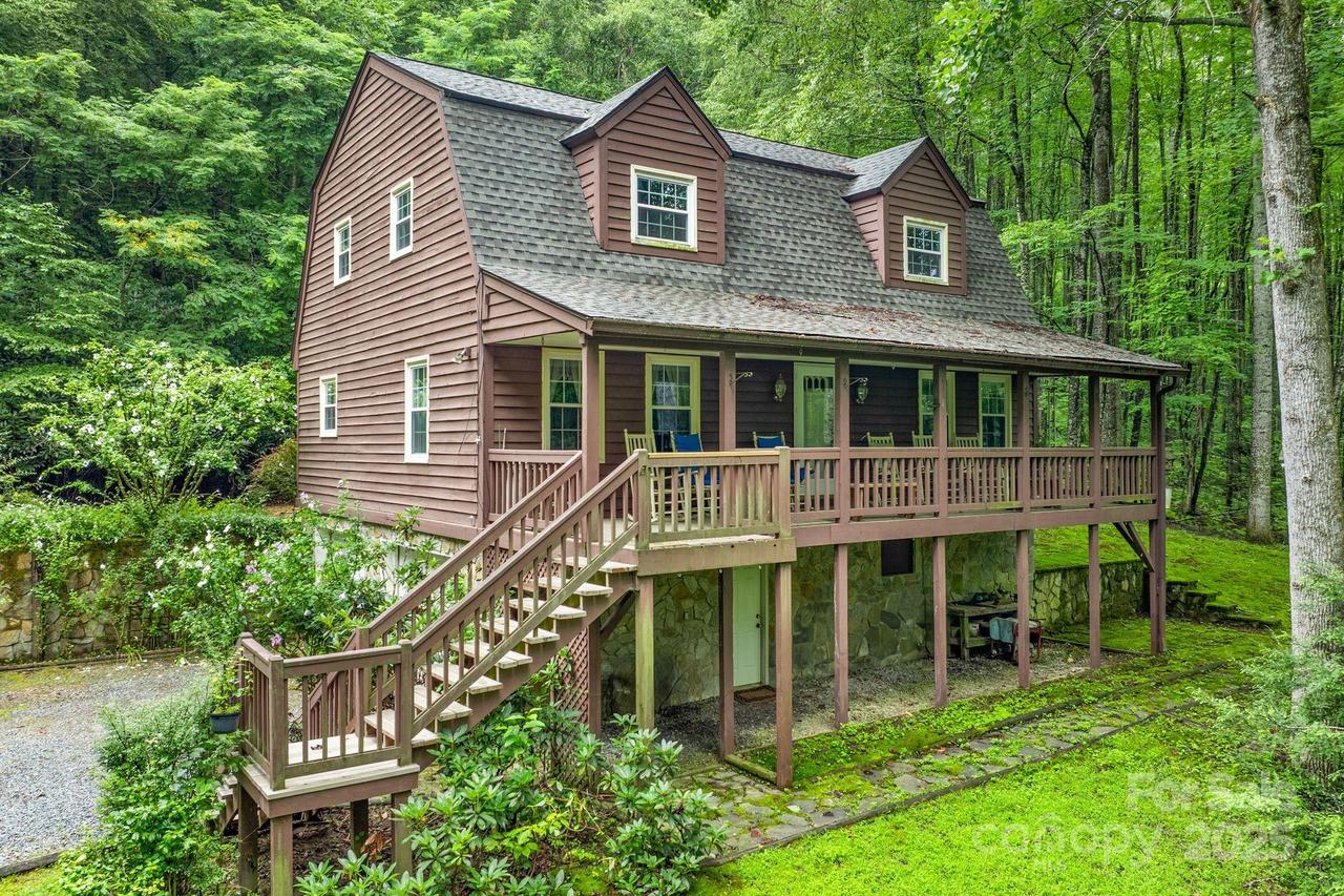 2767 Tanasee Gap Rd., Balsam Grove, NC 28708