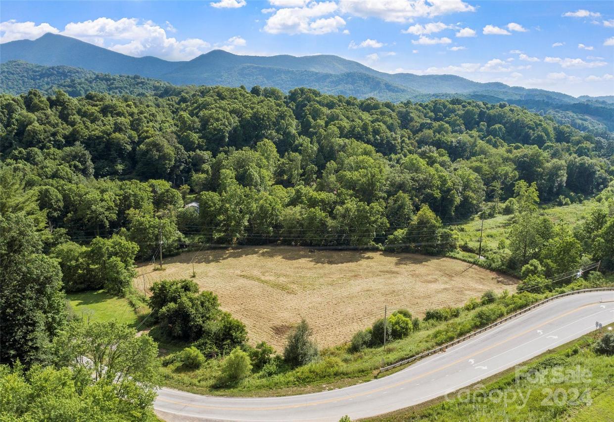 000 Micaville Loop, Burnsville, NC 28714