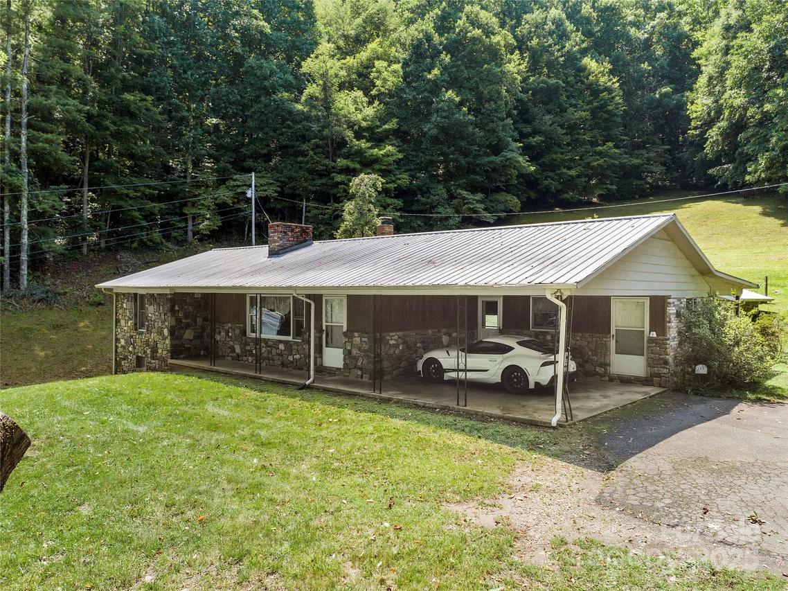 145 Appalachian Dr., Burnsville, NC 28714