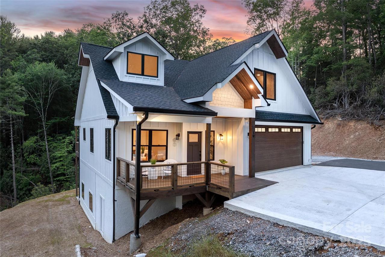 19 Terrace Forest Tr., Horse Shoe, NC 28742