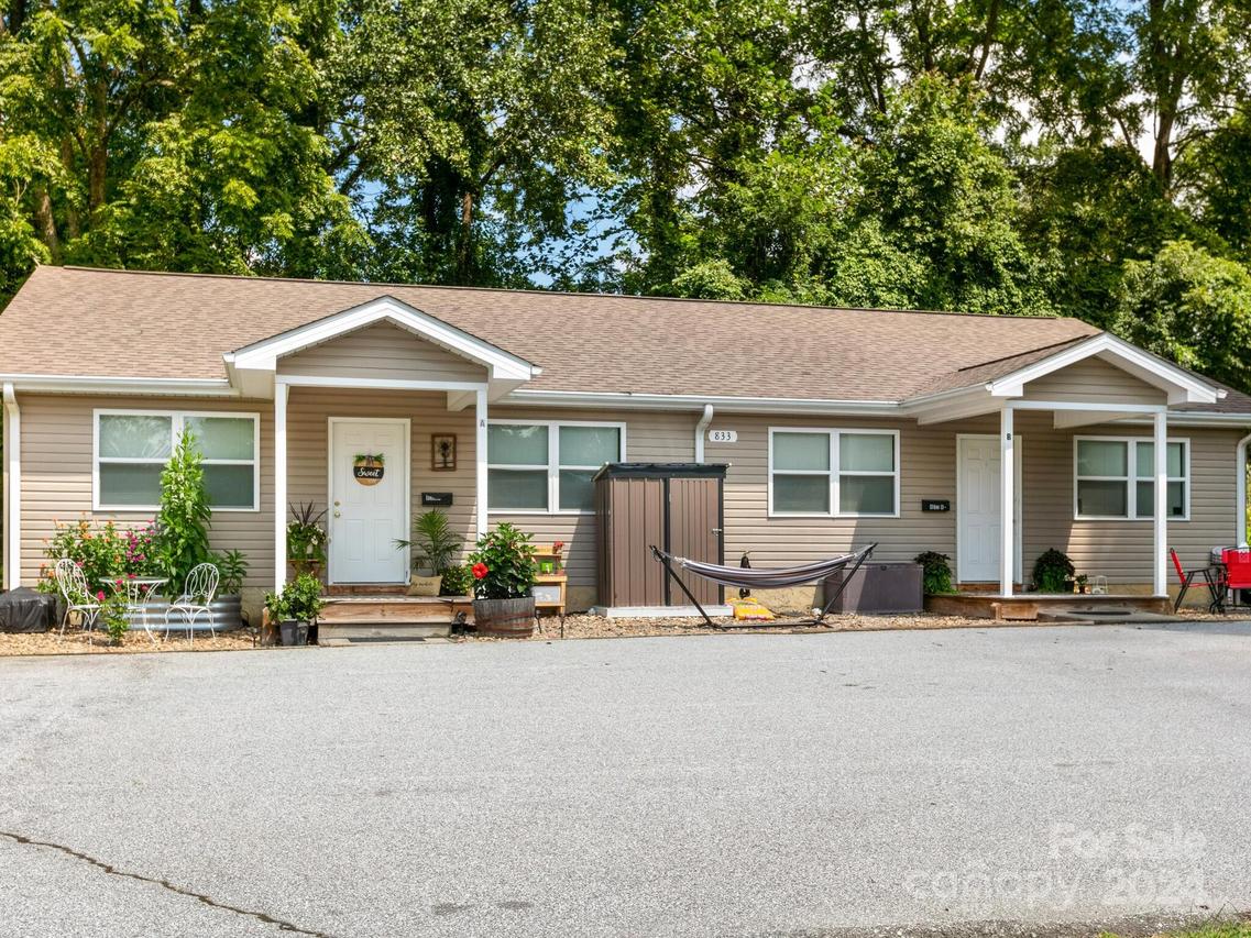 833 3rd Ave., Hendersonville, NC 28739