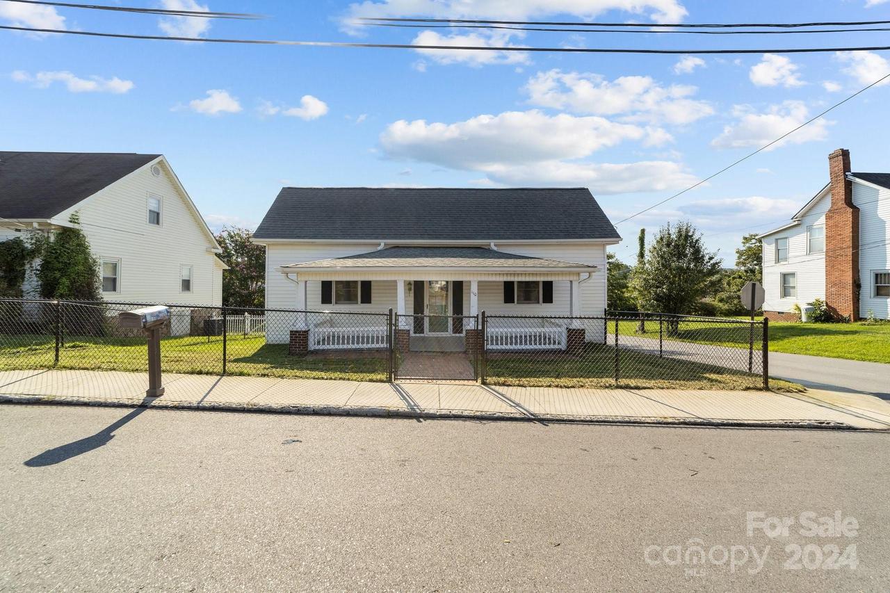 110 S Stephens St., Pilot Mountain, NC 27041