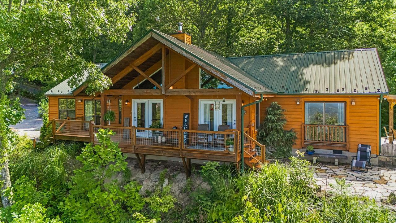 1000 Jeter Mountain Rd., Penrose, NC 28766