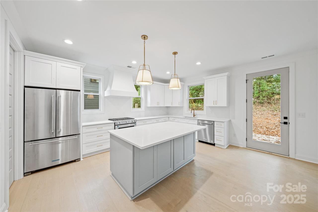 3627 Avalon Ave., Charlotte, NC 28208