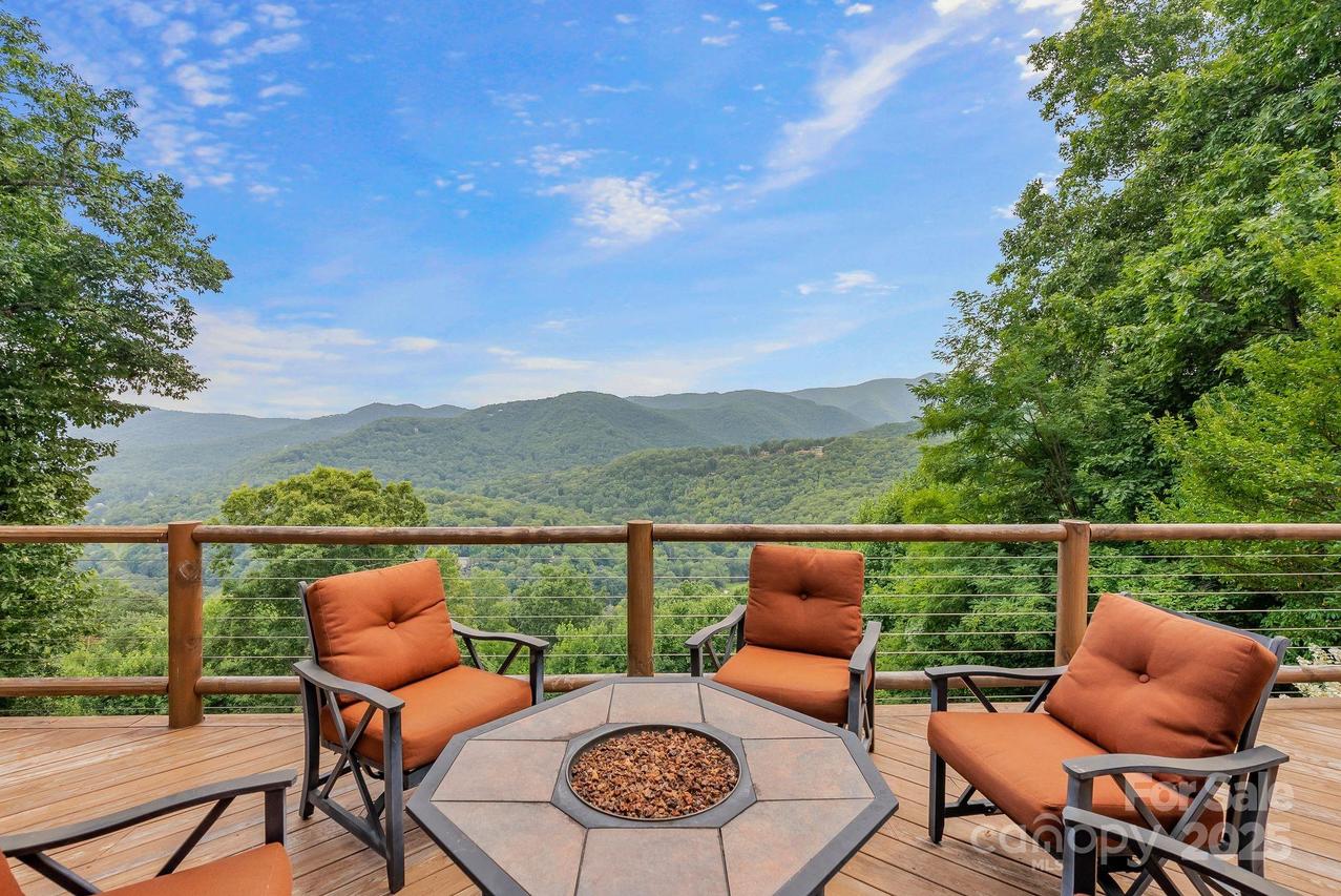 90 Forest Ridge Rd., Burnsville, NC 28714