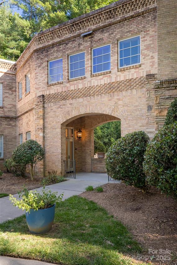 6 Village Ln. #B102, Asheville, NC 28803