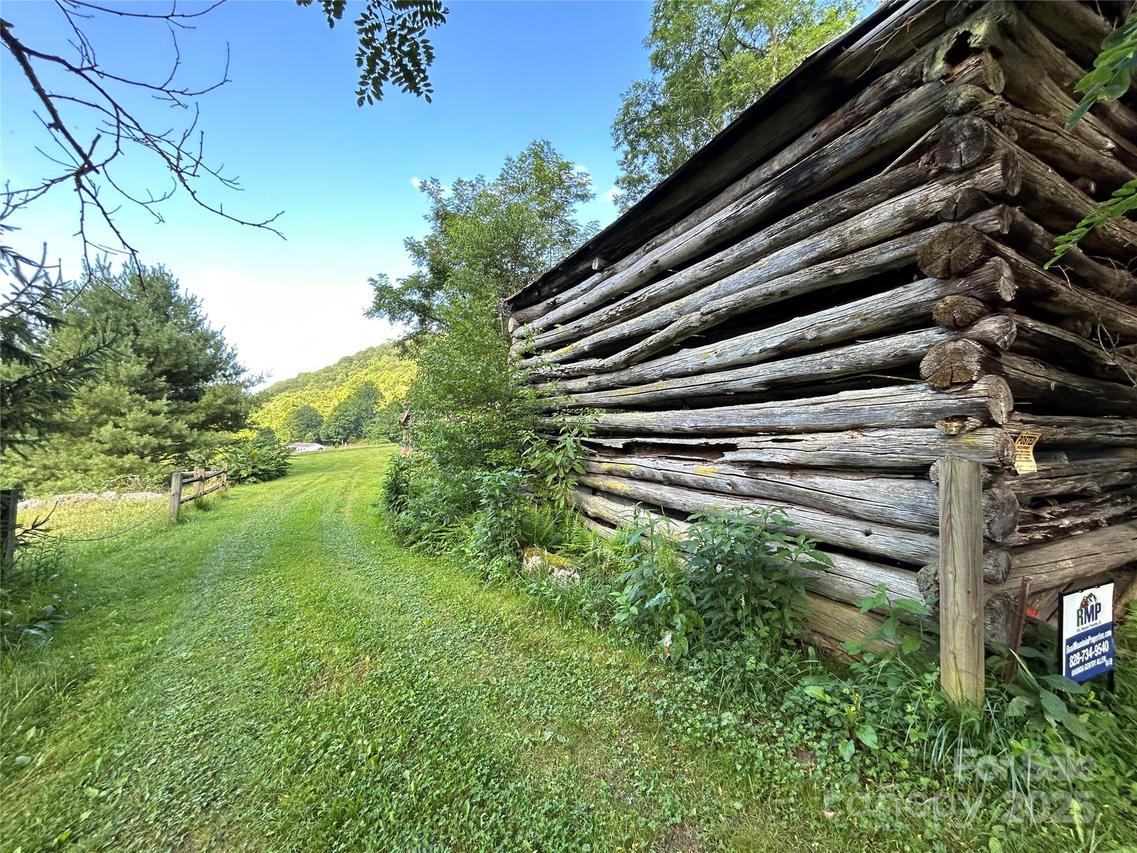 00 Gentry Farm Dr., Hot Springs, NC 28743