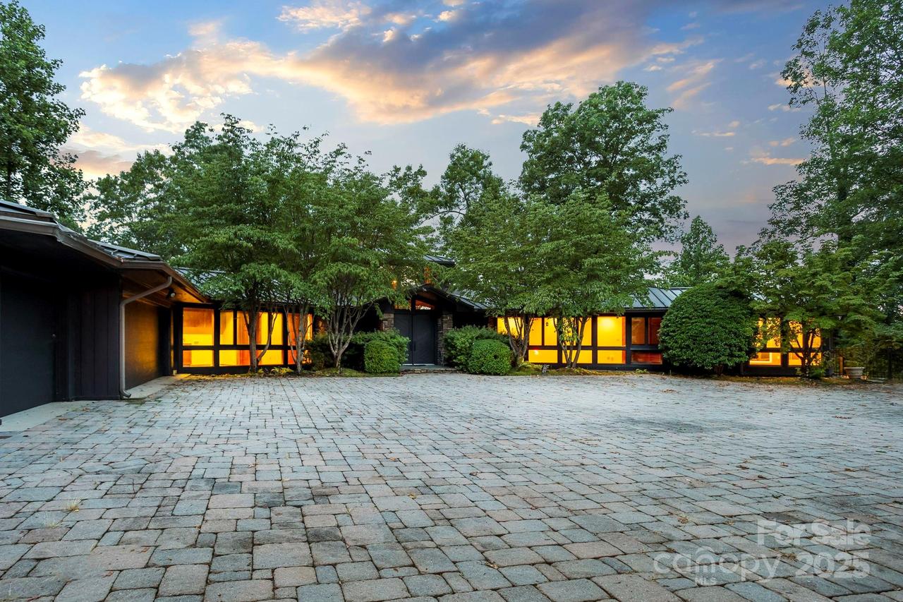 130 Piney Ridge Ln., Saluda, NC 28773