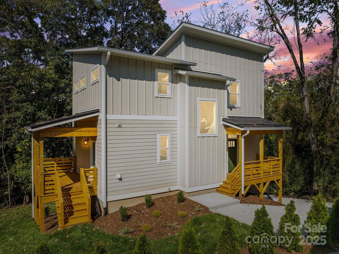 345 Riverview Dr., Asheville, NC 28806