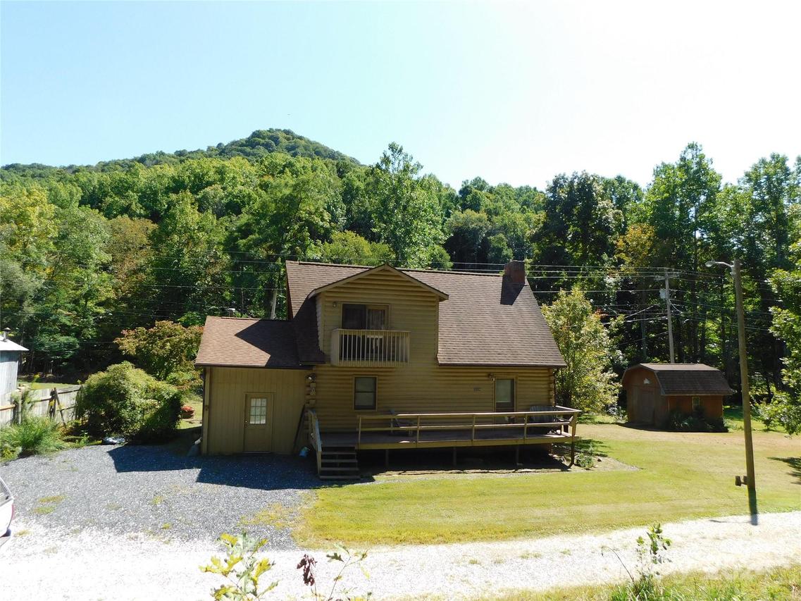 3206 Fork Mountain Rd., Bakersville, NC 28705